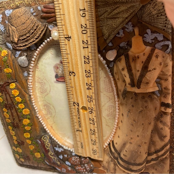 Vintage 90s Victorian outfit theme Resin Picture Frame 3D dress hat fan decor - Picture 5 of 16